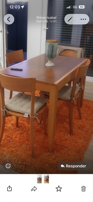 Mesa de cerejeira em muito bom estado extensivel com 4 cadeiras