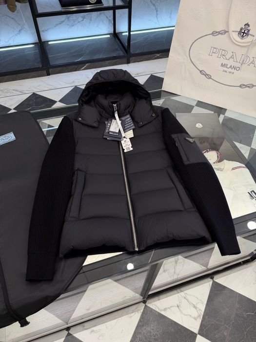 PRADA — чоловічий чорний пуховик із трикотажними вставками Прада
