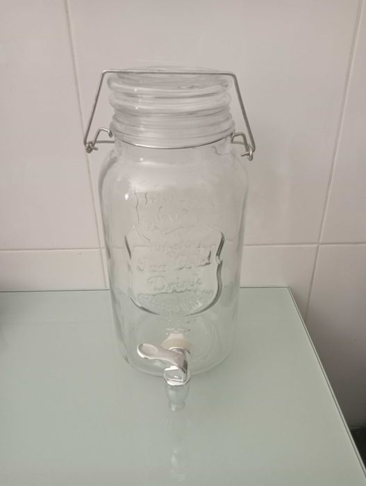 Frascos de vidro com torneira para bebidas "como novo" sem etiqueta