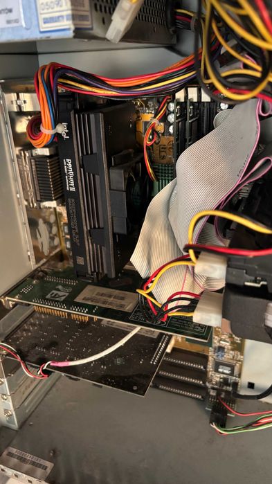 Komputer Pentium II 450Mhz 512MB Ram  Ati Rage 128GL Windows 98SE