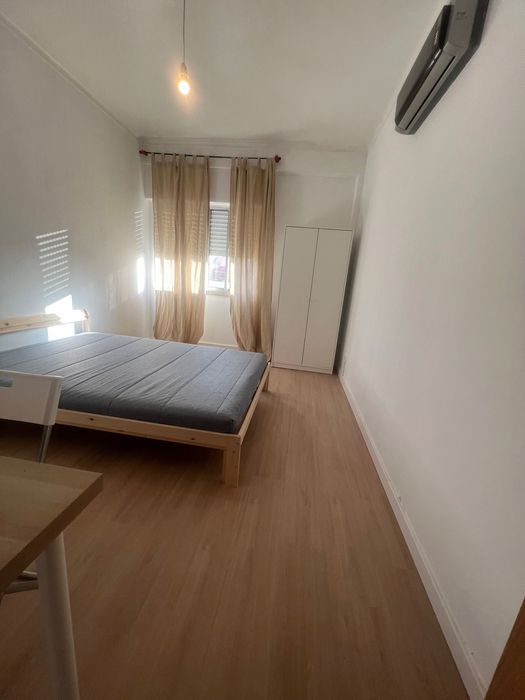 Quarto individual em Moita
