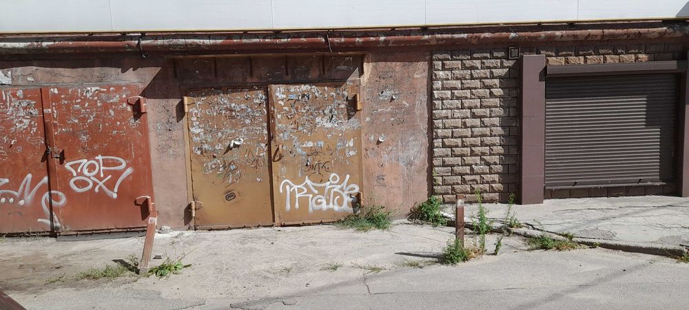 Продажа нежилого помещения.Победы-65