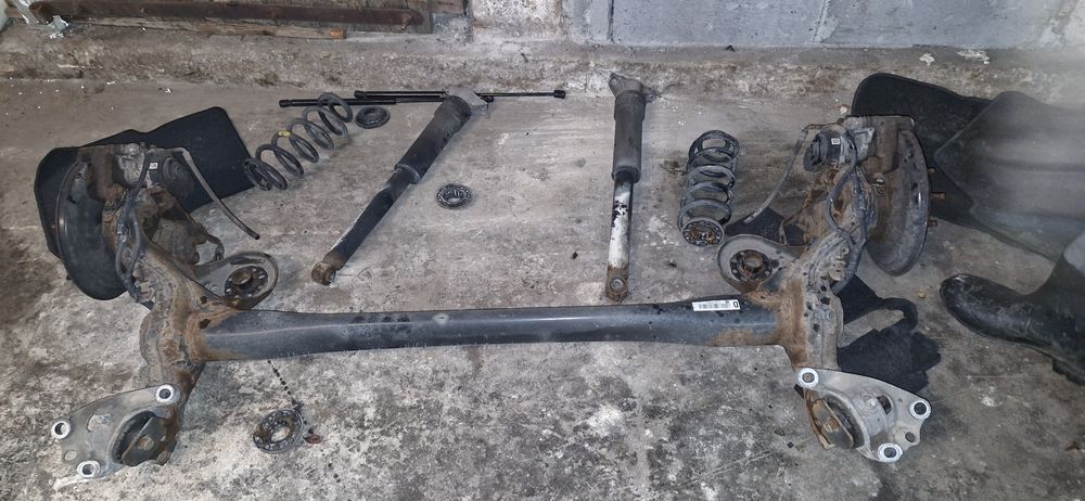 Astra k v hatchback belka zawieszenia tyl