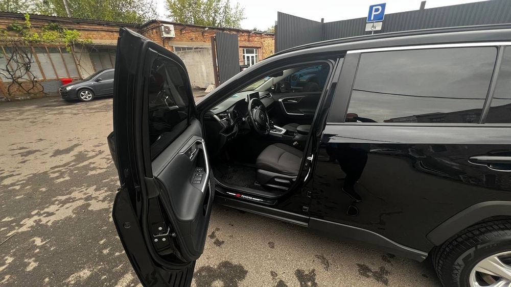 Продам Toyota RAV4 2021 року офіційна