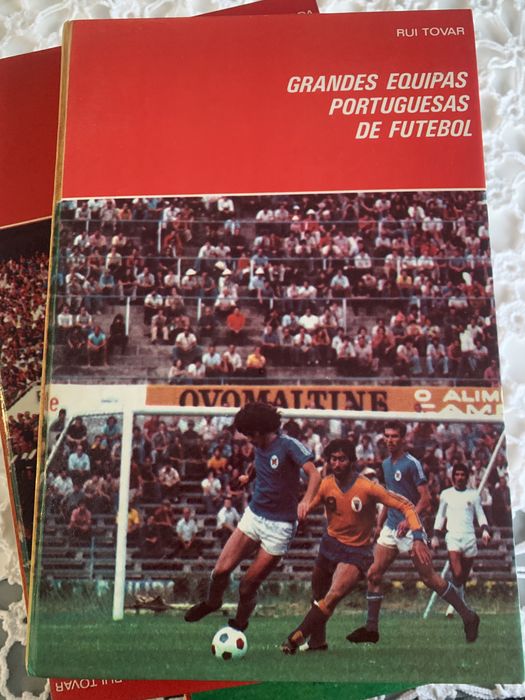 Coleção de livros da história  de  futebol desde seleção ao clubes como Benfica sporting etc