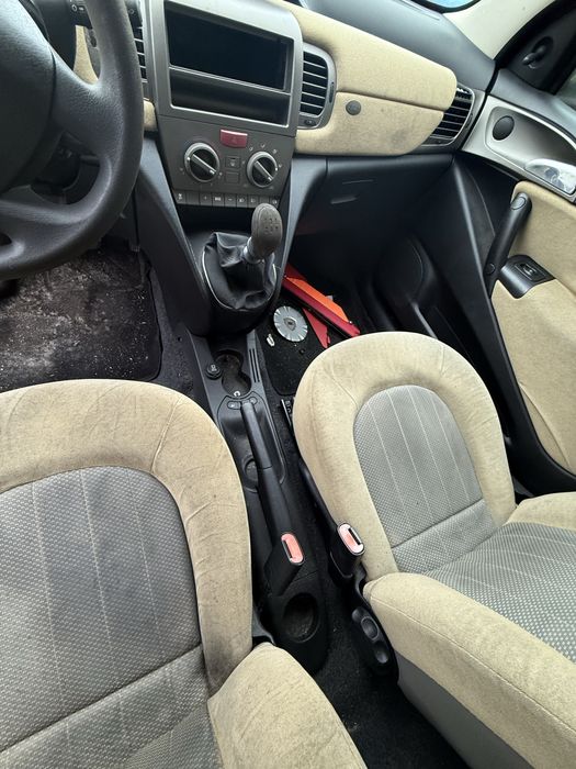 Lancia Ypsillon para peças