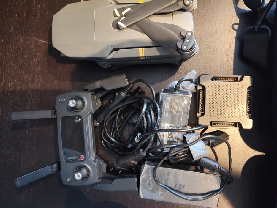DJI Mavic Pro + 2 Baterias + Hub de Carregamento + Carregador 12V + Mala