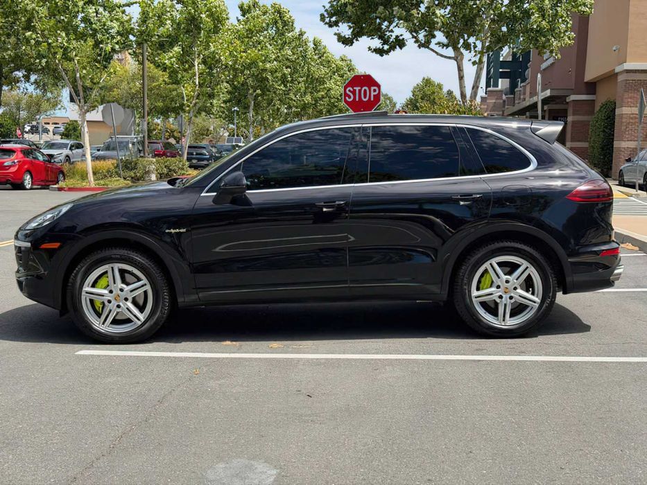 Porsche Cayenne Hybrid      2016