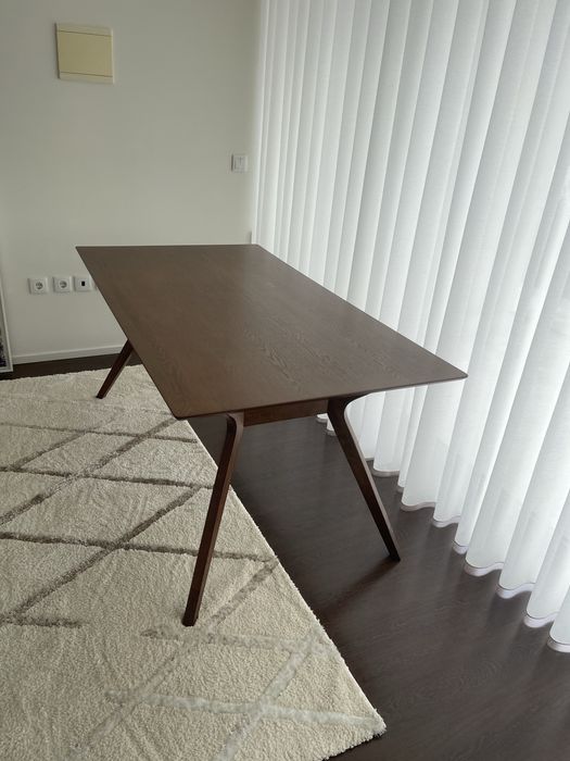 Mesa em Madeira Escura - Sem uso