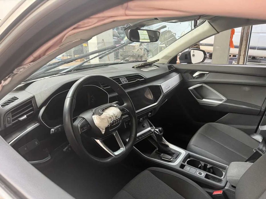 Бампер AUDiI Q3 Б/у автозапчастини