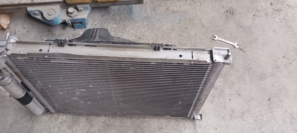 Radiador renault 1500 dci em bom estado. Bom preço.
