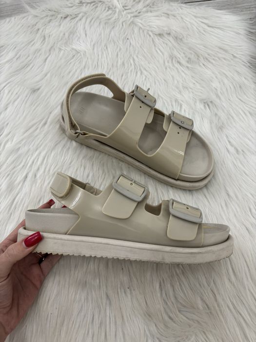 Beżowe sandały na platformie H&M 39