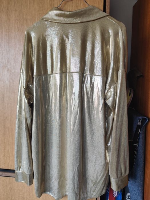 Camisa dourada, nova, muito elegante