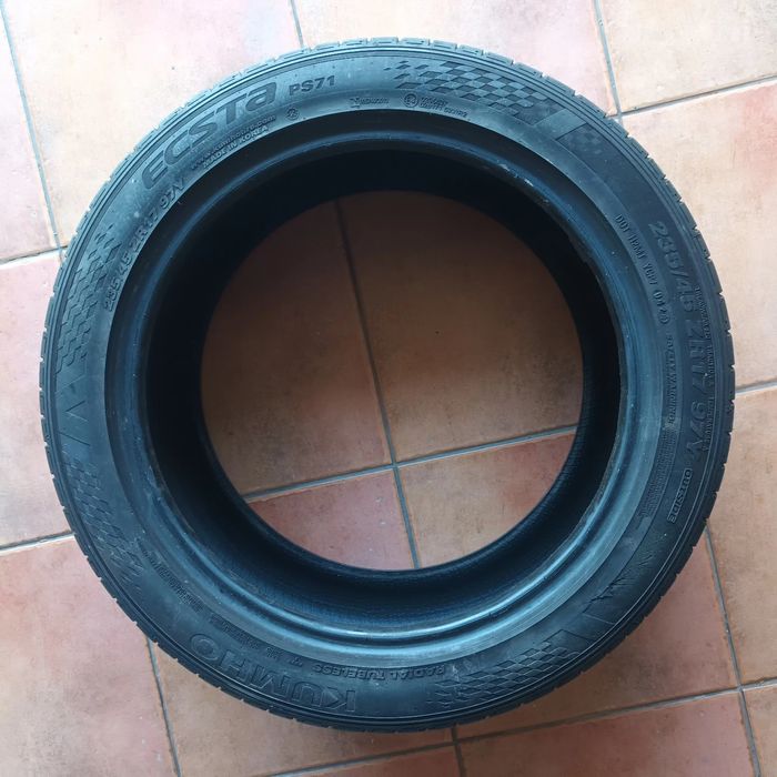 Pneu 235×45×R17 KUMHO