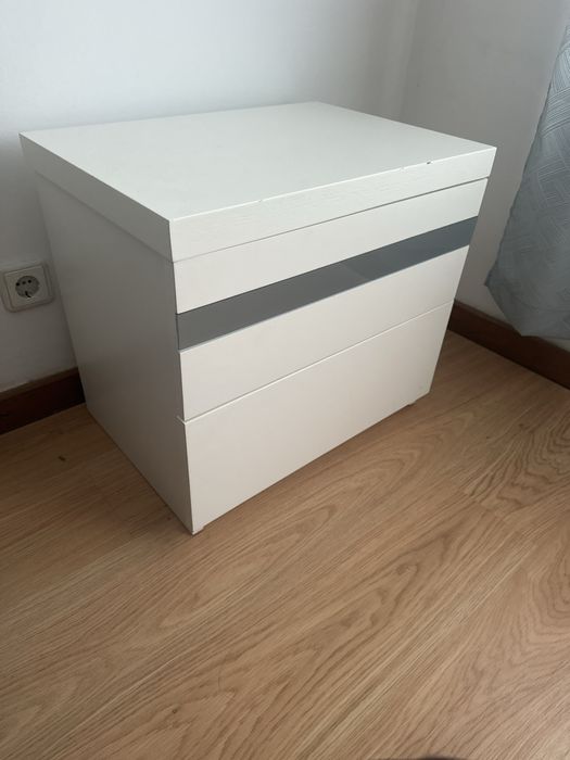 Comoda e mesas cabeceira