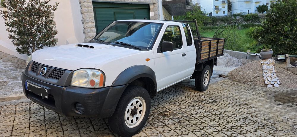 NISSAN D22 4X4 2010