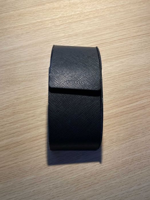 Prada czarne etui na okulary przeciwsłoneczne Saffiano *uszkodzone*