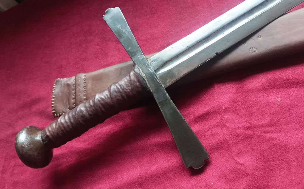 Miecz rycerski średniowieczny kuty ręcznie robiony do walki pokazów