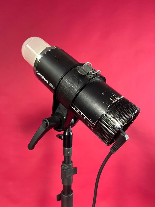 2 flashes Profoto Compact 300