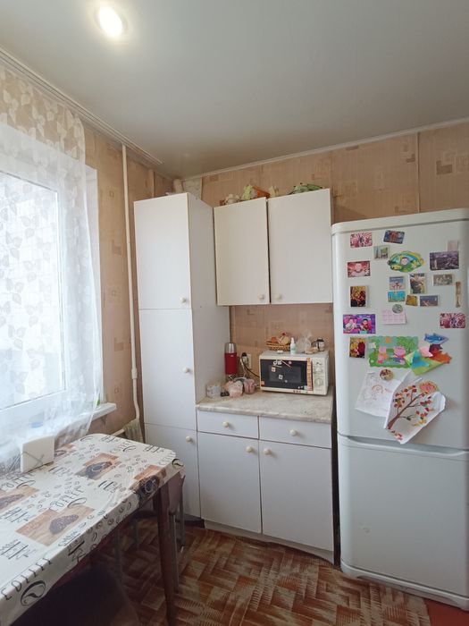 Продам 3 -х комнатную квартиру на Ласточке в самом центре.