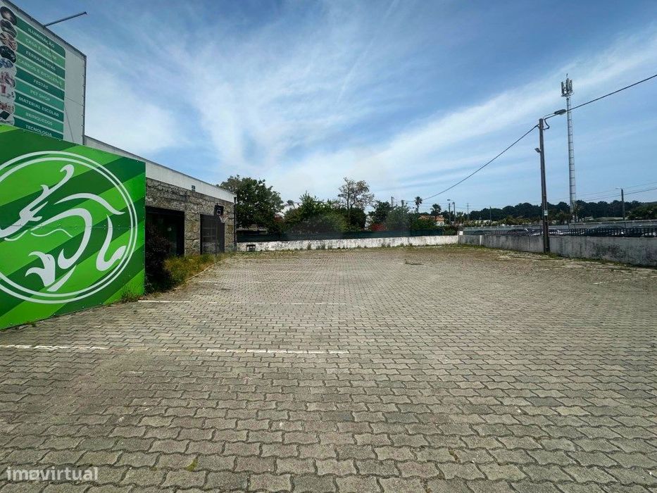 Armazém com Logradouro em Amorim na Póvoa de Varzim