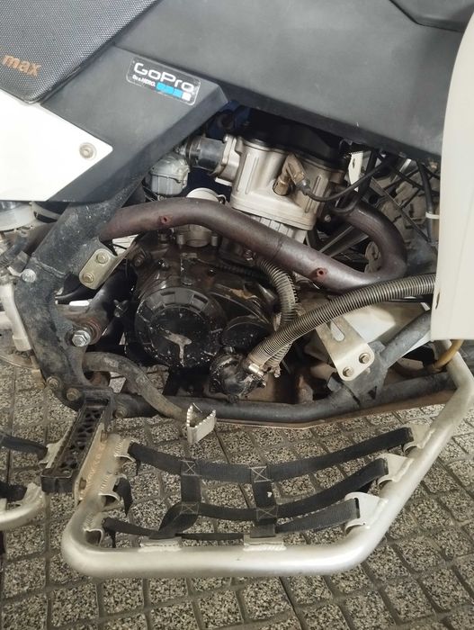 Moto 4 branca. Em bom estado