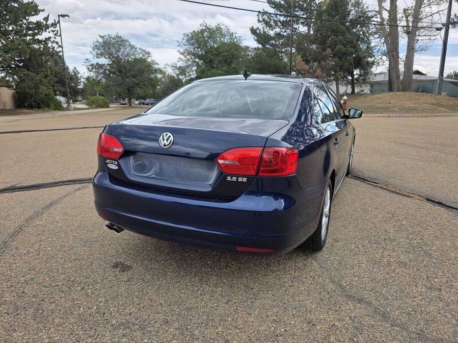 Volkswagen Jetta      2013