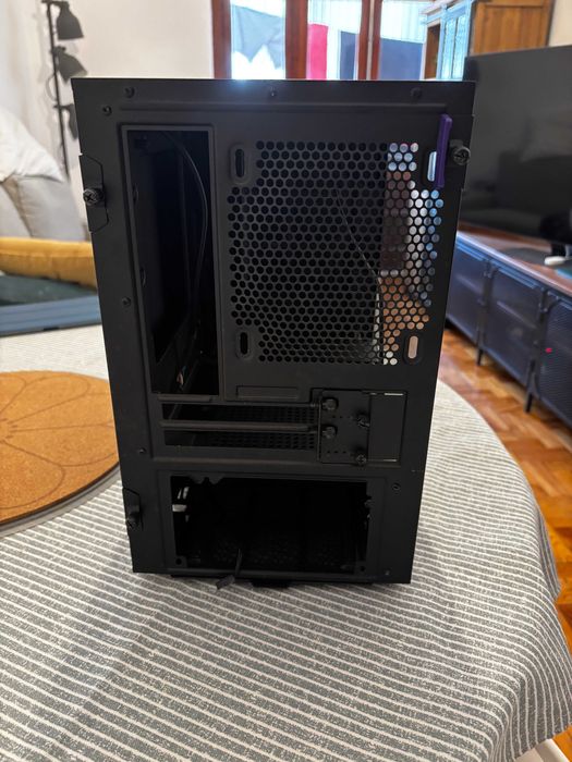 Caixa Mini-ITX NZXT H210