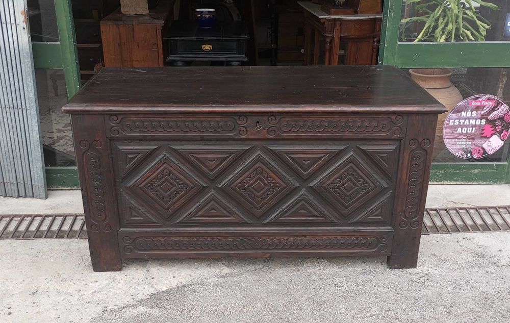 Antiga arca séc. XVII/XVIII