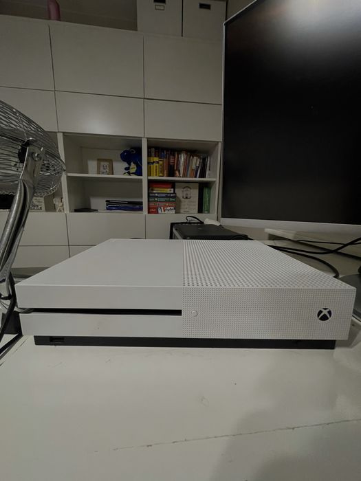 Xbox one s + dwa pady + 6 gier + Bonus