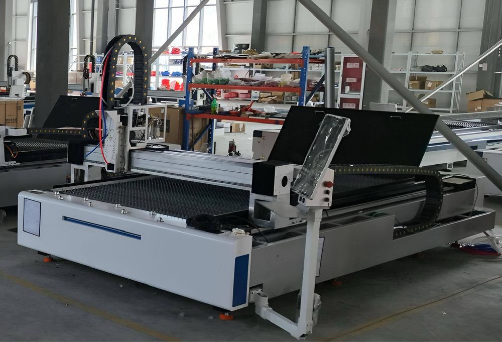 ПОТУЖНИЙ лазер для різки маталу. Лазерний станок ЧПУ BKJ-F-1530 3 кВт