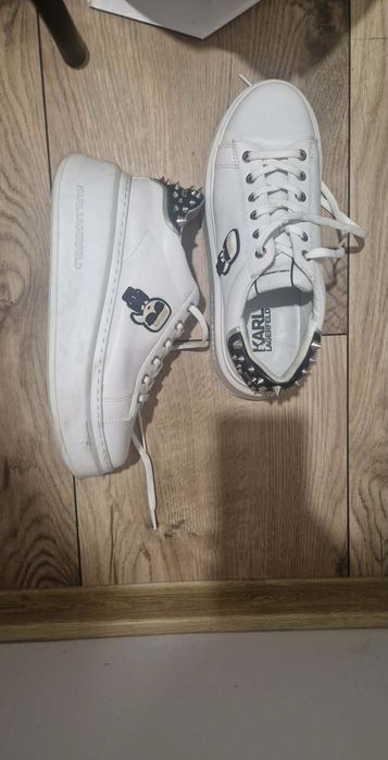 Sneakersy białe z ćwiekami KARL LAGERFELD rozmiar 39. Raz założone.