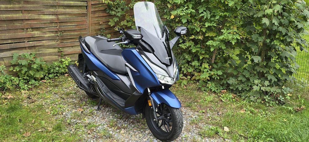 Honda Forza 125 .
