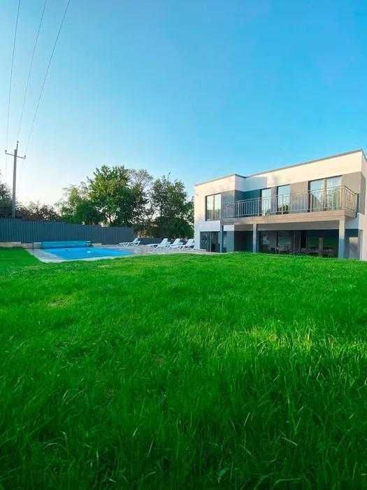 Оренда будинку з басейном с. Наварія 150м² 4 кімнати власне опалення