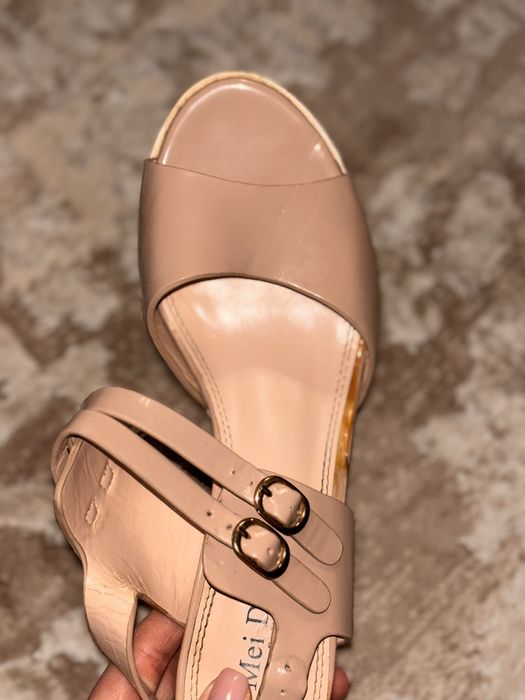 Сандалі 38 розміру