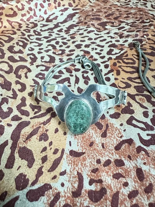 Pulseiras em prata de lei 92.5 e pedras. Origem: Índia