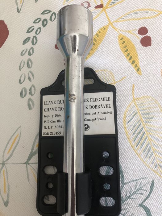 Chaves novas para pneus