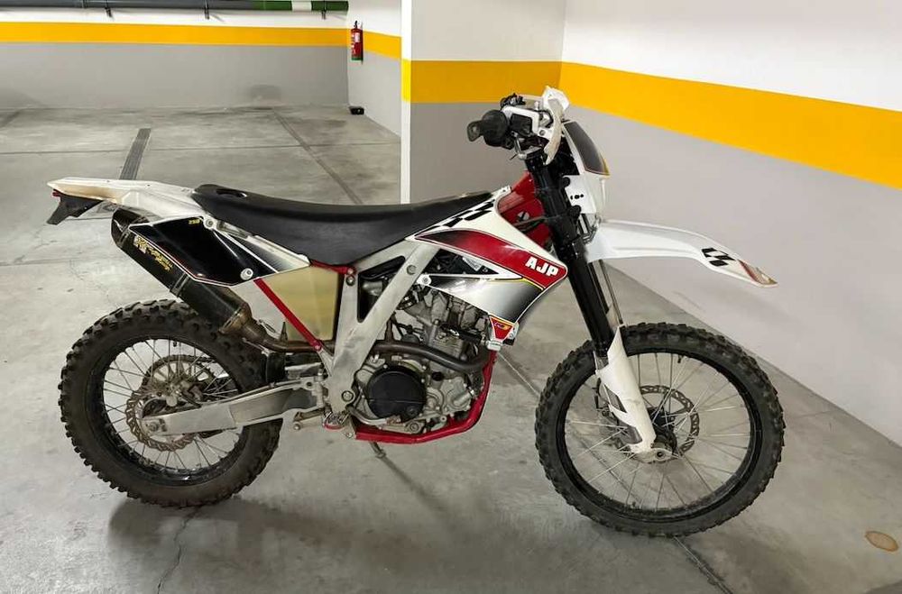 AJP PR5 Enduro 250