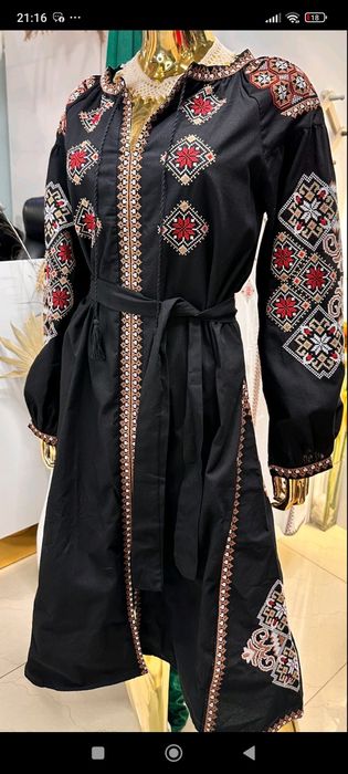 Неймовірна вишита сукня