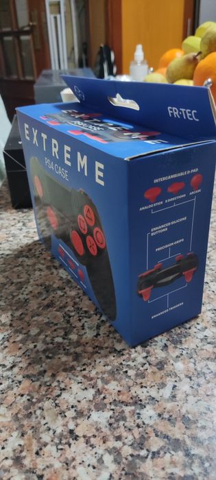 Case e grips para comando de PS4 (nunca usado)