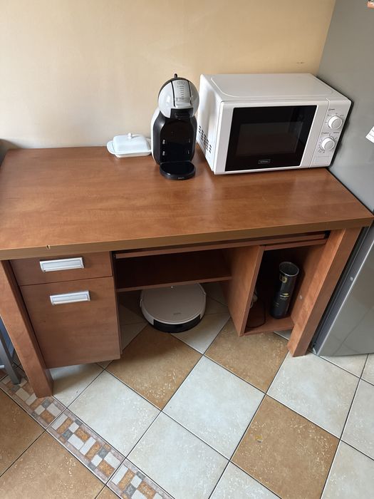 Biurko brązowe z szuflada na klawiature