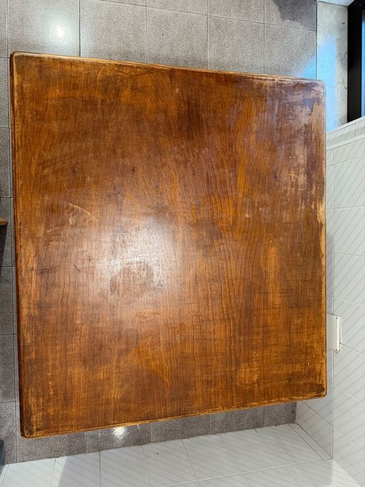 Mesa de jantar de madeira extensível