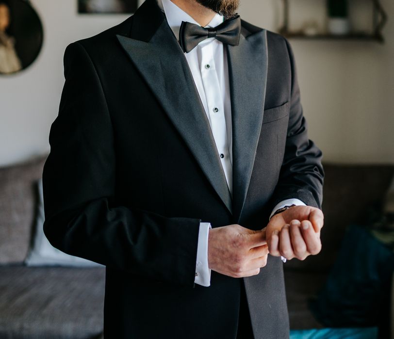 Smokingowy garnitur ślubny