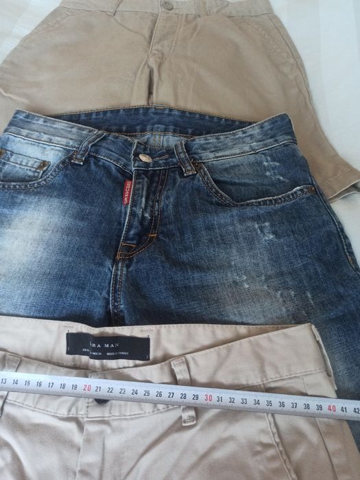 Лот чоловічих шортів.