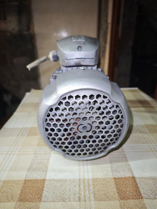 Silnik elektryczny 3-fazowy 1.1 kW