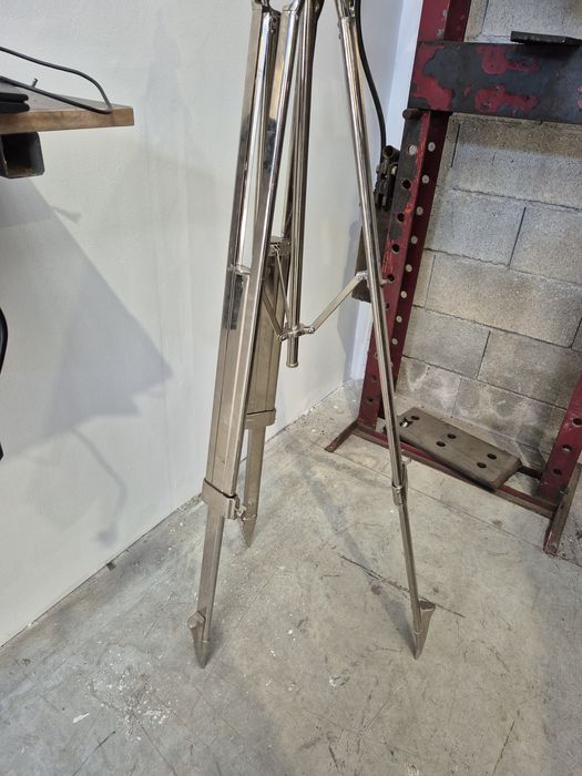 Pe de candeeiro regulável