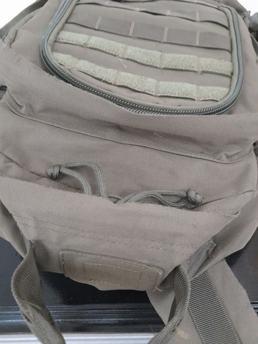 Mochila verde tropa muito robusta, ótimo estado.