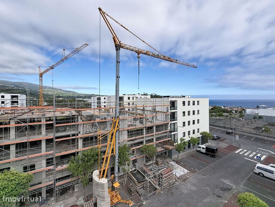 Apartamento T2 Novo | Localização Premium junto à CUF Lagoa