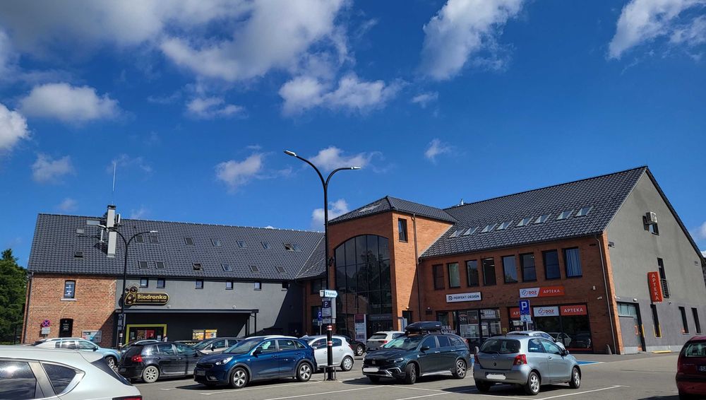 Przestronny lokal . Winda . Parking. Łatwy dojazd