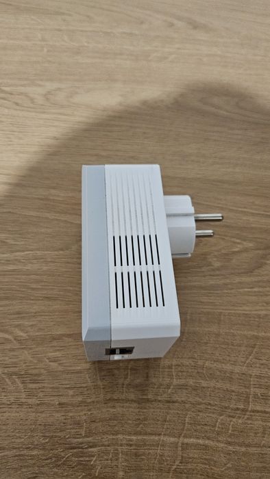 Адаптер TP-link Powerline AV600 з вбудованою розеткою